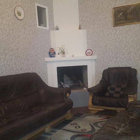 Hostel Mana Кутаїсі Екстер'єр фото