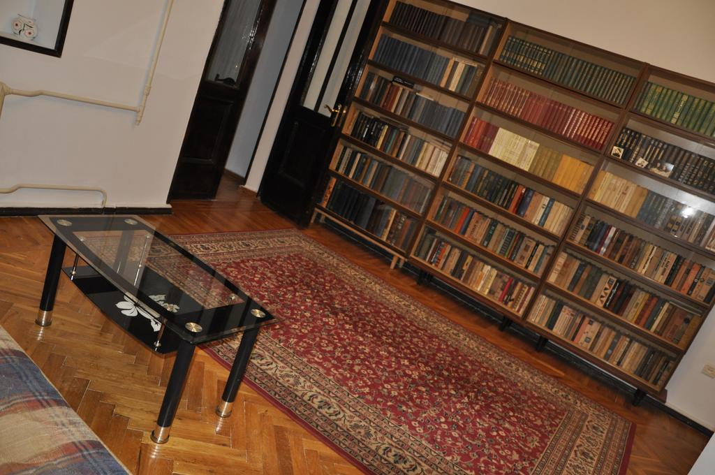 Hostel Mana Кутаїсі Екстер'єр фото