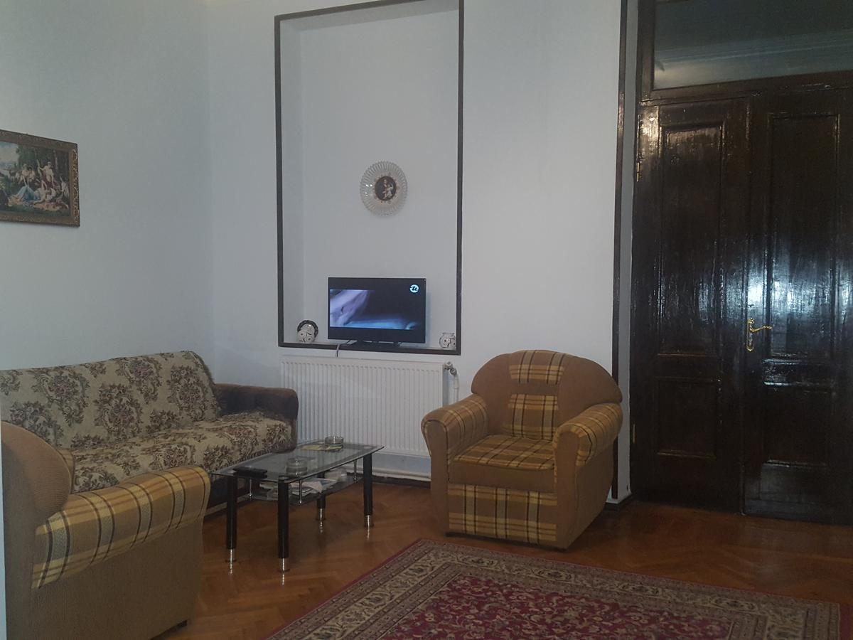 Hostel Mana Кутаїсі Екстер'єр фото