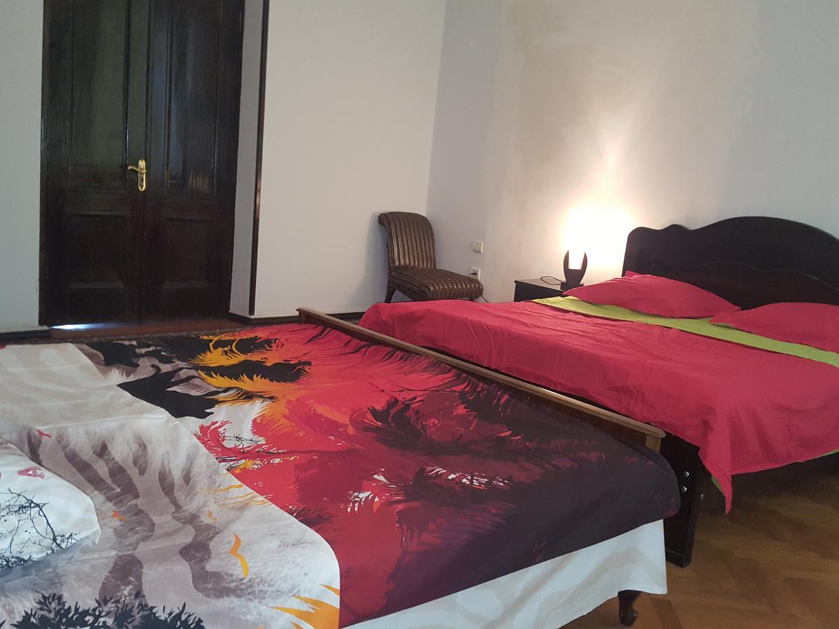 Hostel Mana Кутаїсі Екстер'єр фото
